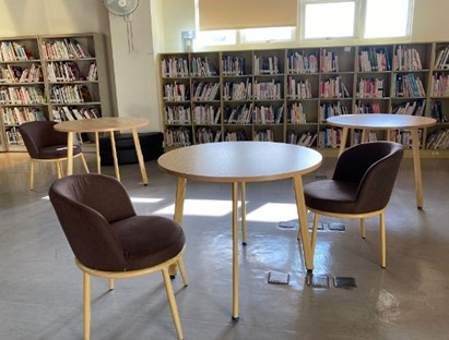 3樓開架閱覽區閱讀桌椅