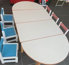 兒童區造型桌椅