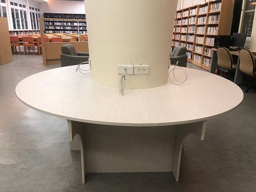電腦區閱讀桌
