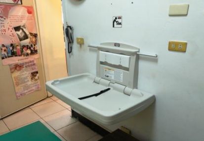 哺乳室設備(尿布台)