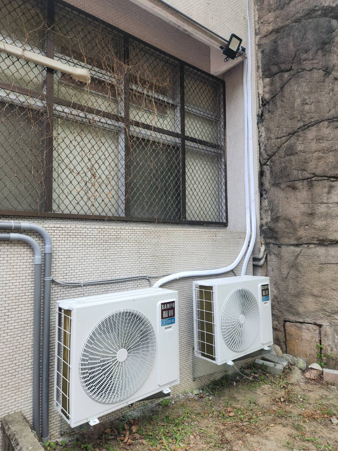 圖片:冷氣室外兩台