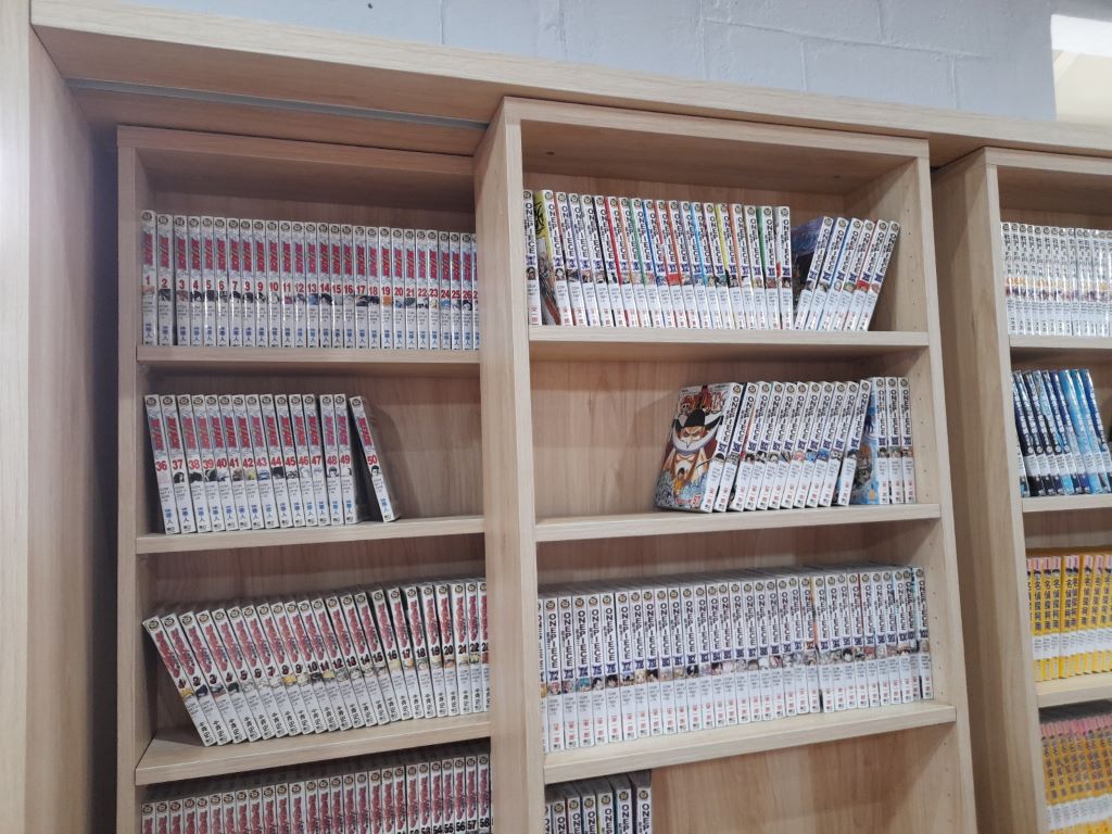 圖片:木製移動式視聽櫃